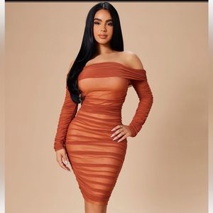 Fashion Nova Ruched off shoulder Midi dress in Rust - New without tags